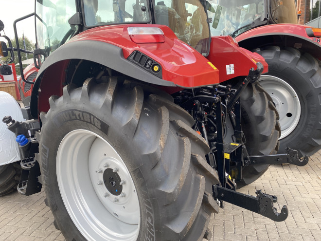 Case IH Farmall 120M
