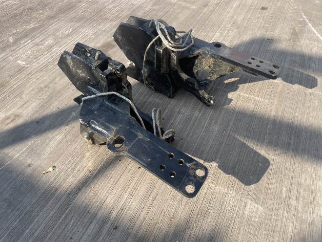 McConnell Axle brackets with latches to suit Massey Furguson 8s