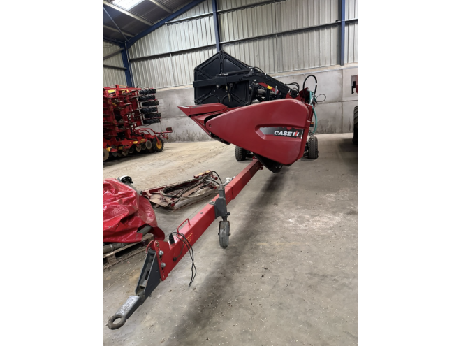 Case IH Axial Flow 7240 C/W 25' Header and Trailer