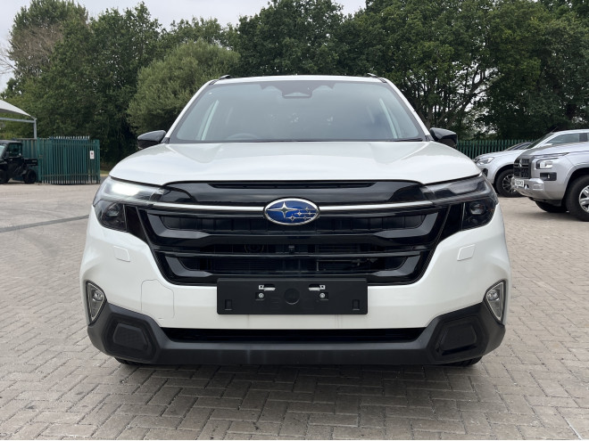 Subaru Forester 2.0i e-boxer Touring Crystal White Pearl