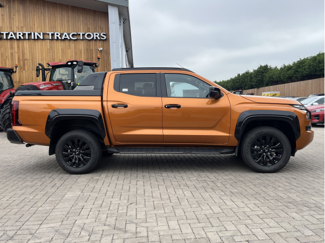 Mitsubishi L200 Barbarian 2.4 Auto Yamabuki Orange