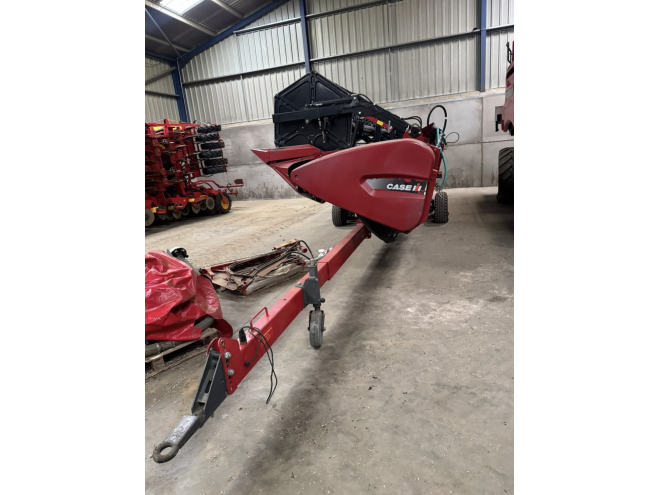 Case IH Axial Flow 7240 C/W 25' Header and Trailer