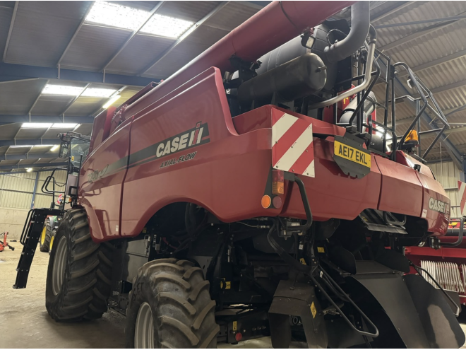 Case IH Axial Flow 7240 C/W 25' Header and Trailer