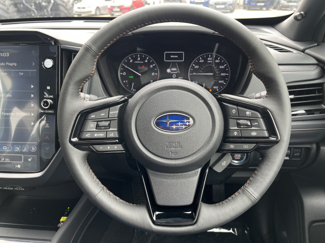Subaru Forester 2.0i e-boxer Touring Crystal White Pearl