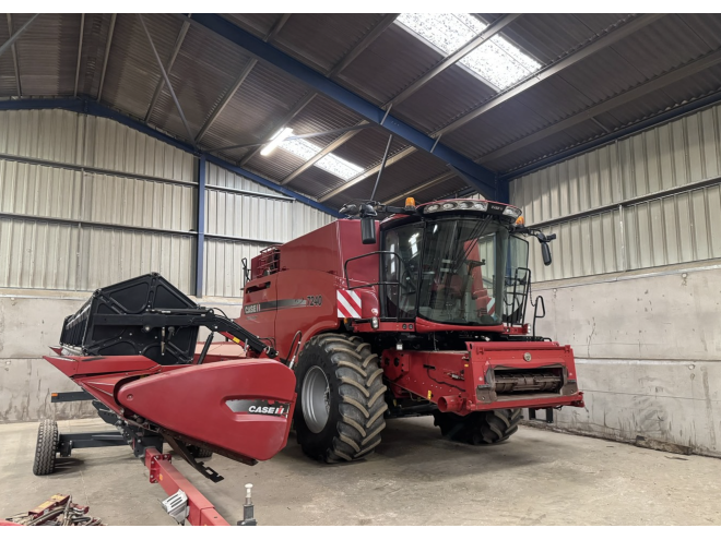 Case IH Axial Flow 7240 C/W 25' Header and Trailer