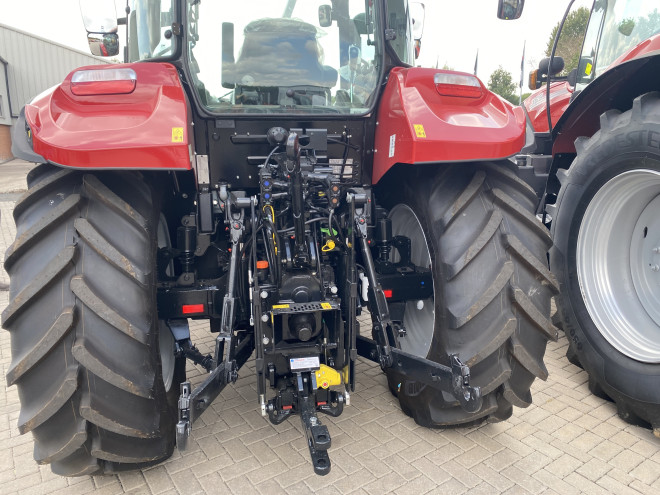 Case IH Farmall 120M