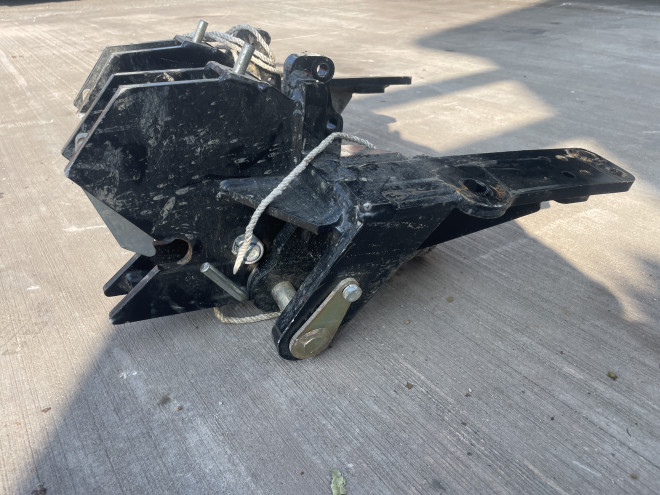 McConnell Axle brackets with latches to suit Massey Furguson 8s