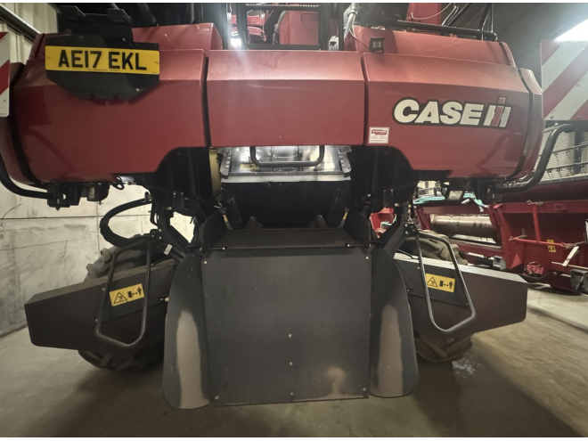 Case IH Axial Flow 7240 C/W 25' Header and Trailer