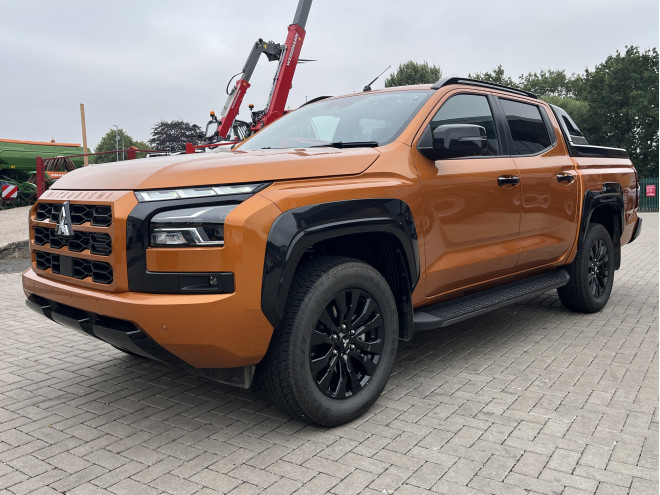 Mitsubishi L200 Barbarian 2.4 Auto Yamabuki Orange