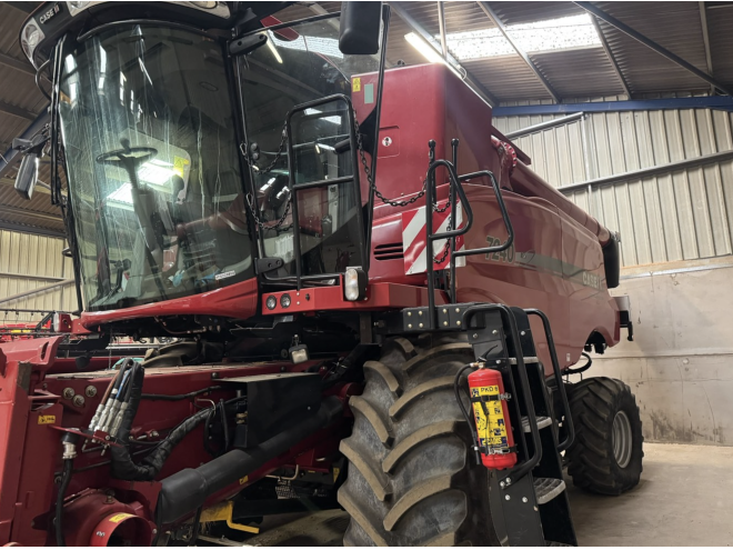 Case IH Axial Flow 7240 C/W 25' Header and Trailer
