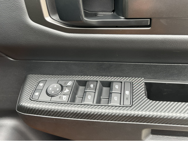 Mitsubishi L200 Barbarian 2.4 Auto Yamabuki Orange