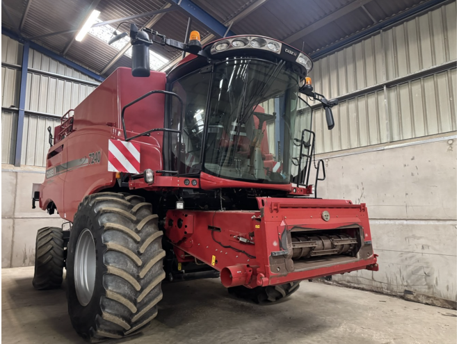 Case IH Axial Flow 7240 C/W 25' Header and Trailer