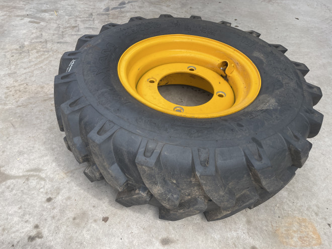 12.5/80-18 JCB wheel and tyre