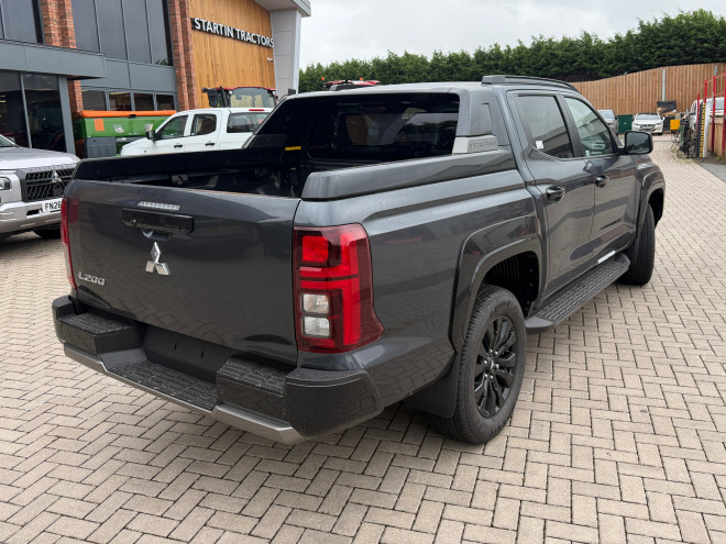 Mitsubishi L200 Barbarian 2.4 Auto Graphite Grey