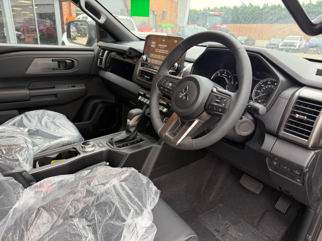 Mitsubishi L200 Barbarian 2.4 Auto Graphite Grey