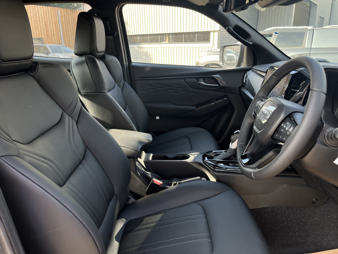 Isuzu D-Max V-Cross 2.2 Auto Obsidian Grey