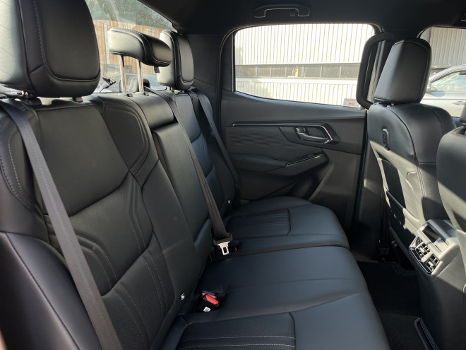 Isuzu D-Max V-Cross 2.2 Auto Obsidian Grey