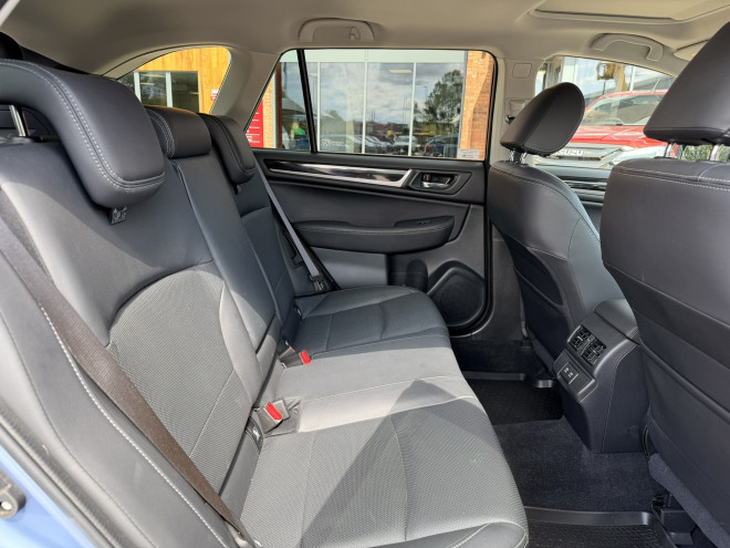 Subaru Outback 2.5i SE Premium 5dr Lineartronic