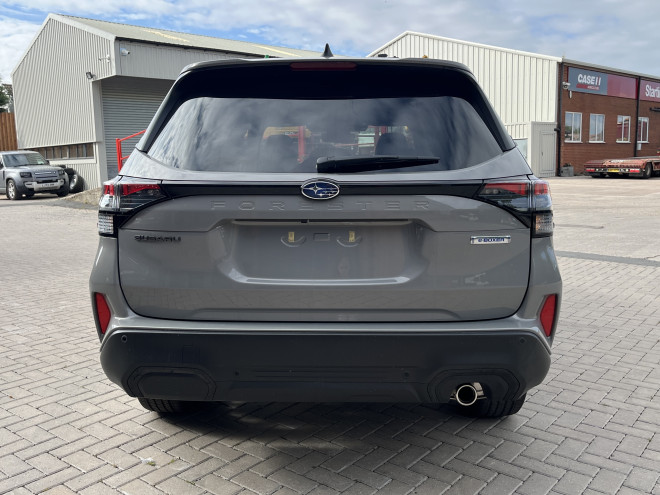 Subaru Forester e-Boxer 2.0i Touring FT River Rock Pearl
