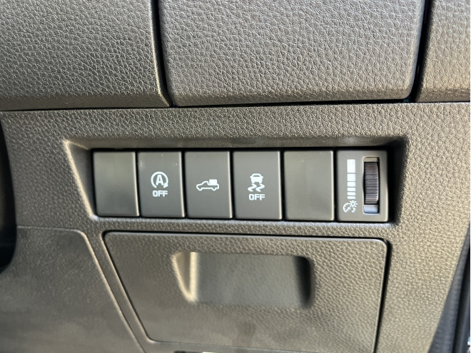Isuzu D-Max V-Cross 2.2 Auto Obsidian Grey