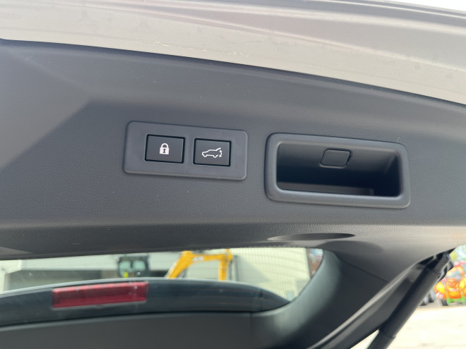Subaru Forester e-Boxer 2.0i Touring FT River Rock Pearl