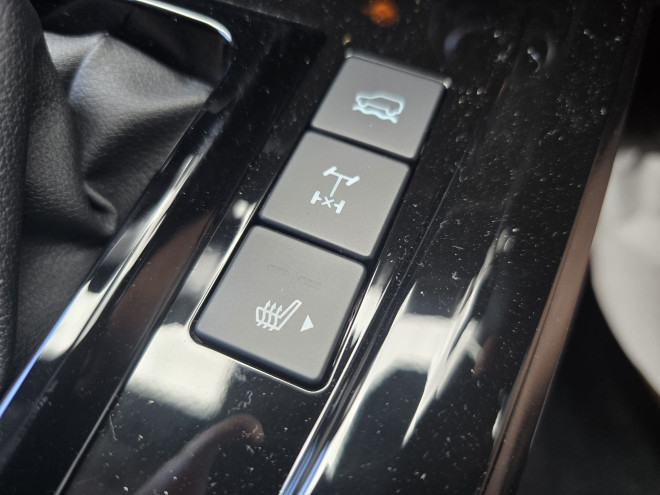 Isuzu DMAX V-Cross 2.2 Automatic Urban Moss