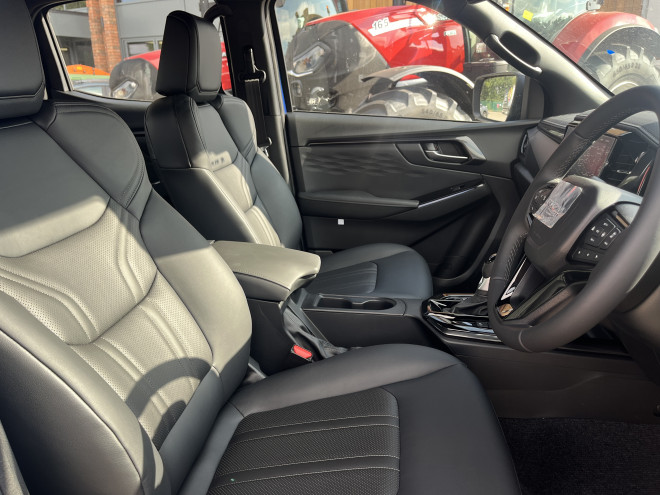 Isuzu D-Max V-Cross 2.2 Auto Biarritz Blue