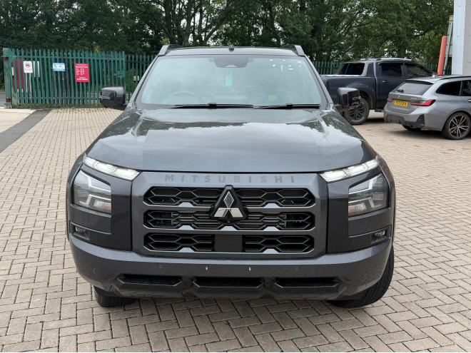 Mitsubishi L200 Barbarian 2.4 Auto Graphite Grey