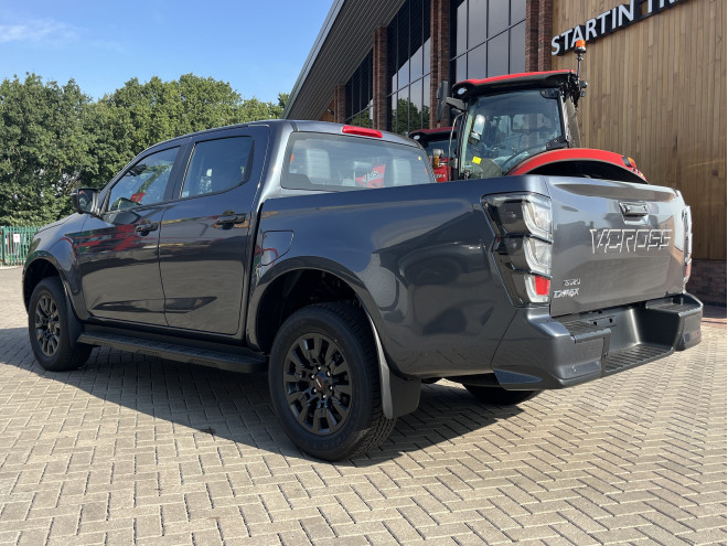 Isuzu D-Max V-Cross 2.2 Auto Obsidian Grey