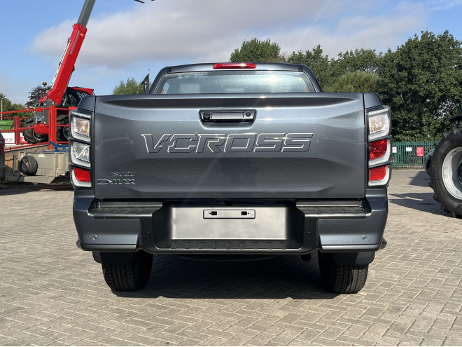 Isuzu D-Max V-Cross 2.2 Auto Obsidian Grey