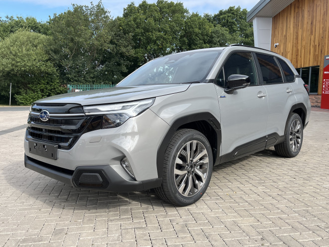 Subaru Forester e-Boxer 2.0i Touring FT River Rock Pearl
