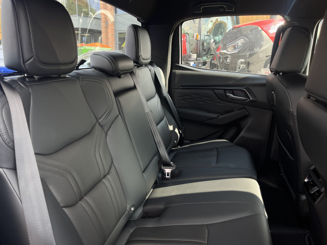 Isuzu D-Max V-Cross 2.2 Auto Biarritz Blue