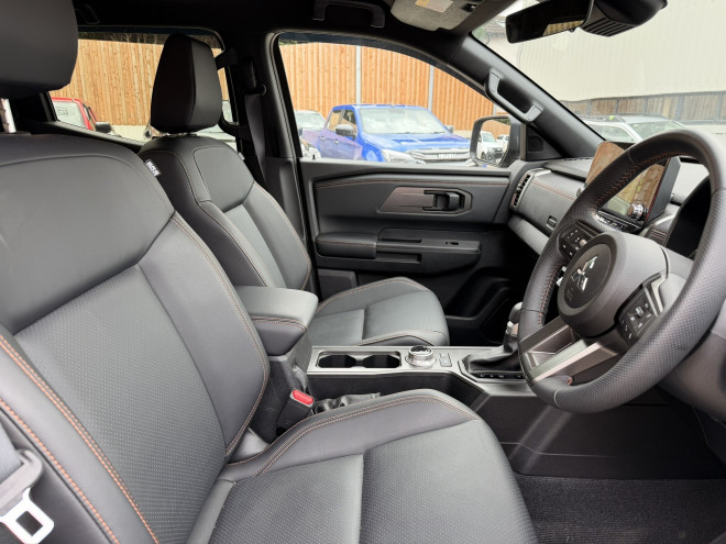 Mitsubishi L200 Barbarian 2.4 Auto Graphite Grey DEMO