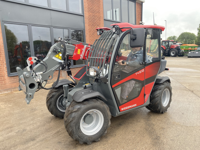 Weidemann T4512 Premium Euro Headstock c/w Pallet tines