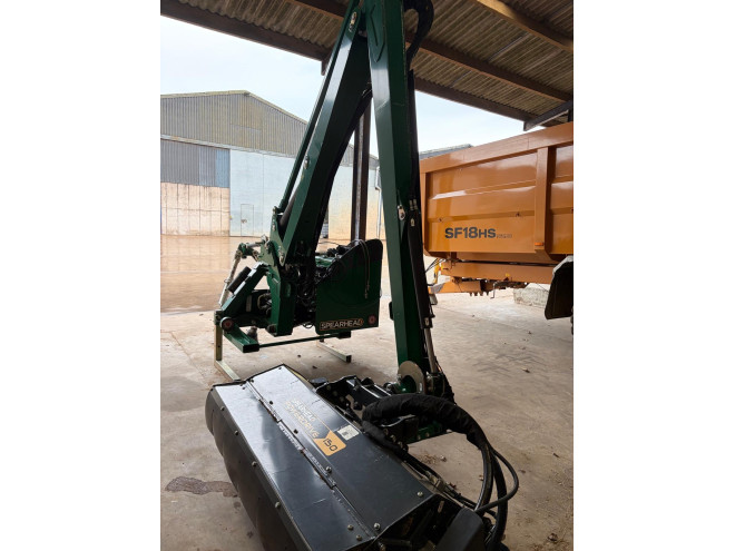 Spearhead Twiga S60 Classic comes with Mini Pilot Control 1.5m Head Hydraulic Roller