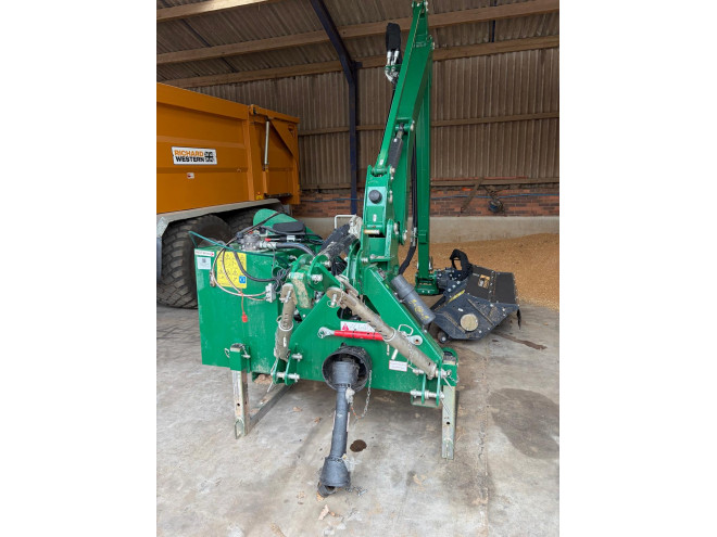 Spearhead Twiga S60 Classic comes with Mini Pilot Control 1.5m Head Hydraulic Roller