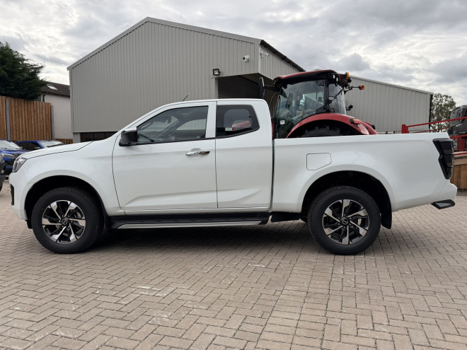Isuzu D-Max DL40 2.2 Extended Cab Auto Splash White
