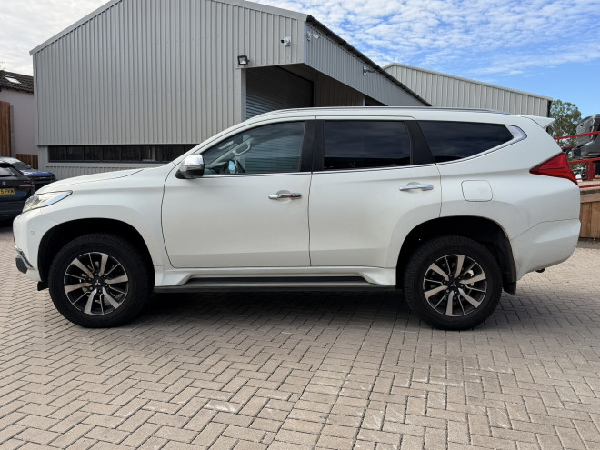Mitsubishi Shogun Sport 2.4 DI-DC 4 5dr Auto 4WD White