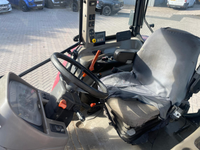 Case IH JXU 100 C/W Quicke Loader