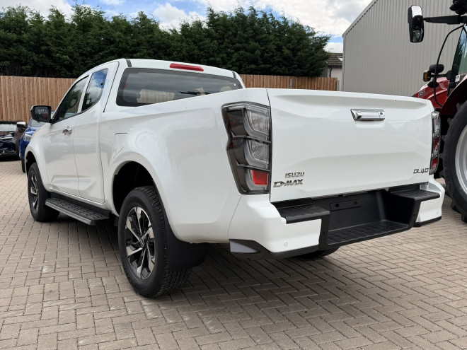 Isuzu D-Max DL40 2.2 Extended Cab Auto Splash White