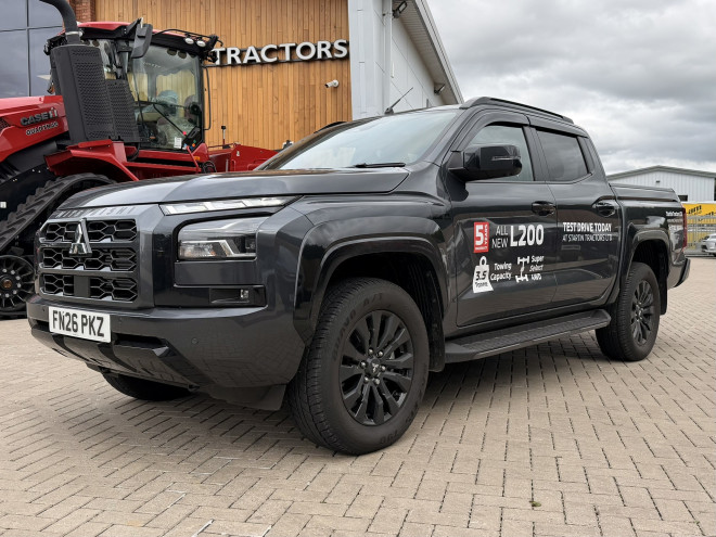 Mitsubishi L200 Barbarian 2.4 Auto Graphite Grey DEMO