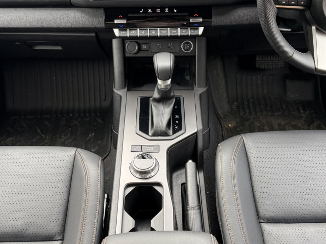 Mitsubishi L200 Barbarian 2.4 Auto Graphite Grey DEMO