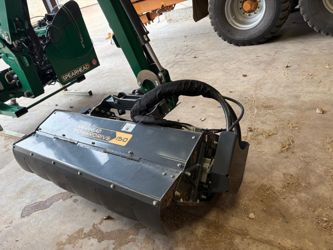 Spearhead Twiga S60 Classic comes with Mini Pilot Control 1.5m Head Hydraulic Roller