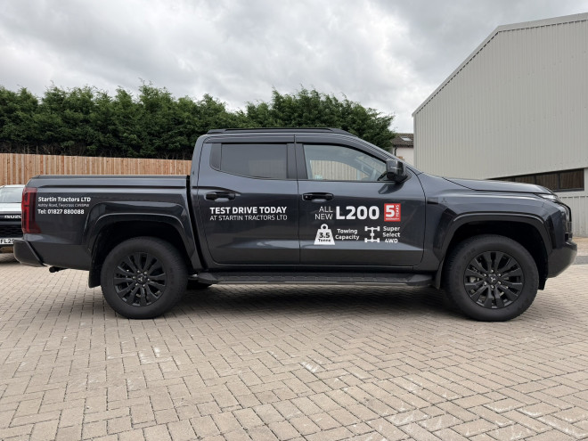 Mitsubishi L200 Barbarian 2.4 Auto Graphite Grey DEMO