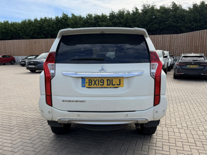 Mitsubishi Shogun Sport 2.4 DI-DC 4 5dr Auto 4WD White