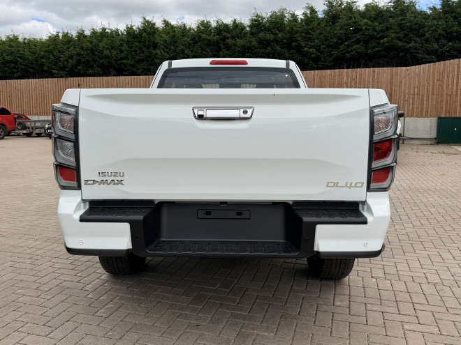 Isuzu D-Max DL40 2.2 Extended Cab Auto Splash White