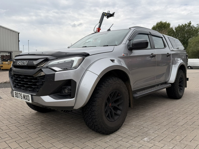 Isuzu D-max 1.9 Arctic Trucks AT35 Double Cab 4x4 Auto Mercury Silver