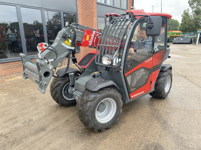 Weidemann T4512 Premium Euro Headstock c/w Pallet tines