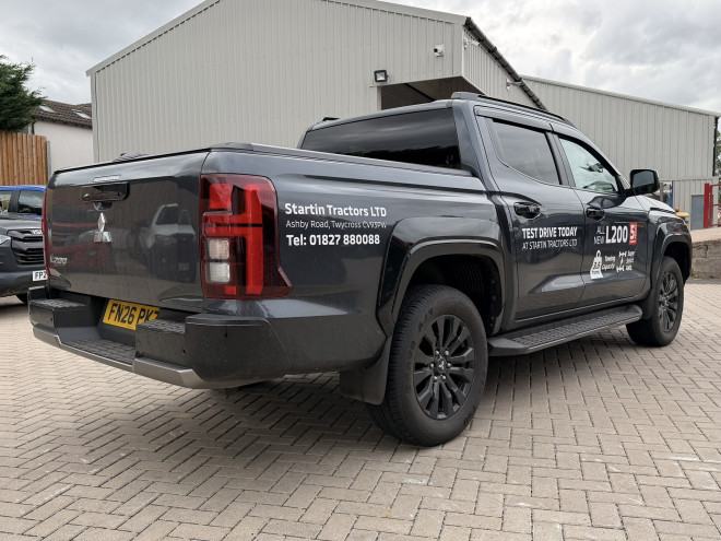 Mitsubishi L200 Barbarian 2.4 Auto Graphite Grey DEMO