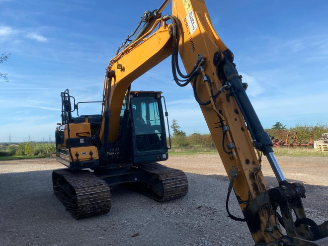 Hyundai HX 140 C/W 2 x buckets